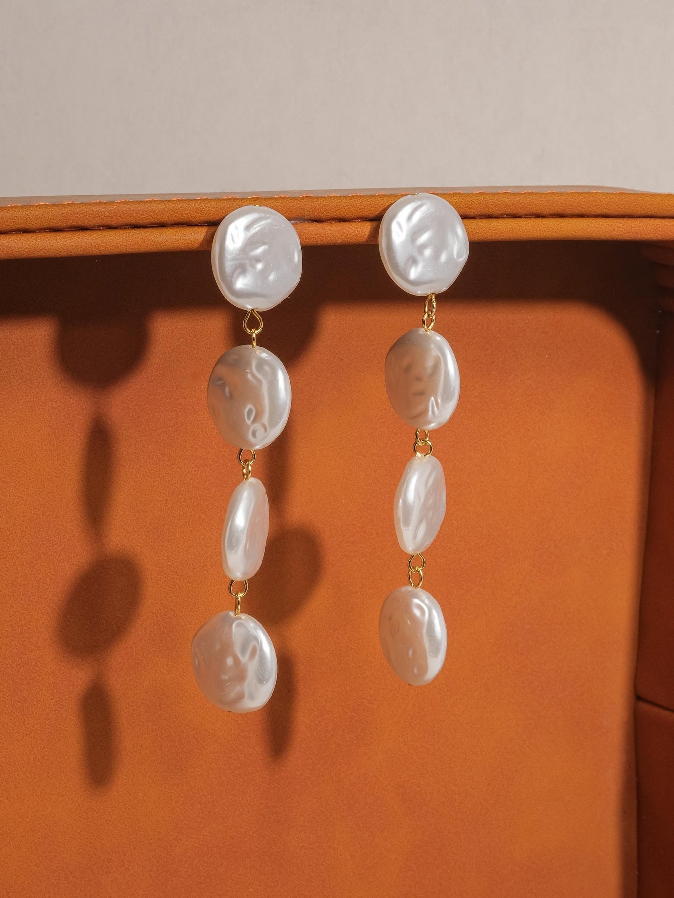 H¨¦lo?se Pearl Drop Earring